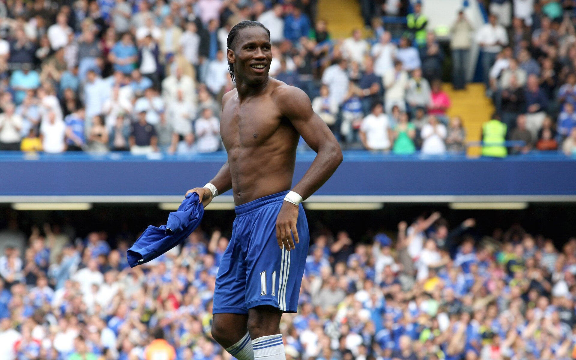 冠军选手转身出水动作连贯性极高,转身快的球员