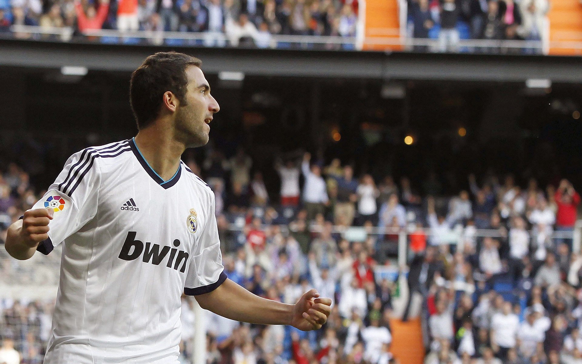 德甲场上演技：攻防突击精彩纷呈，德甲打法